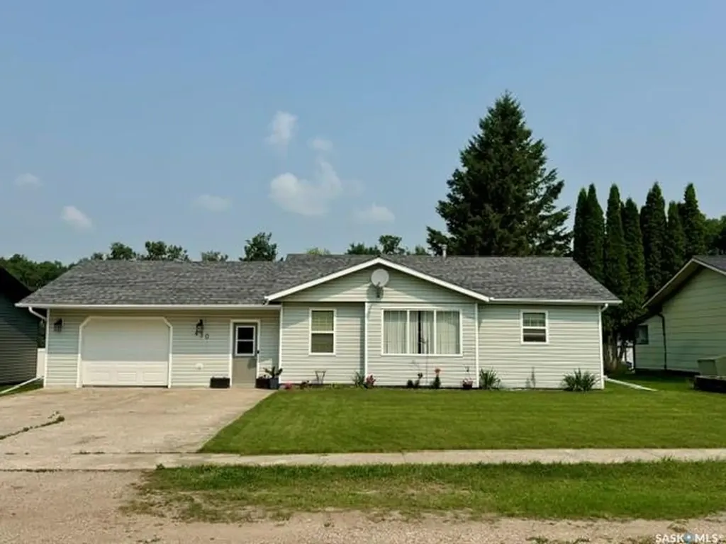 430 Centre Street Middle Lake SK S0K 2X0
