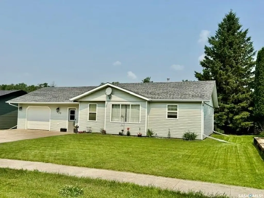 430 Centre Street Middle Lake SK S0K 2X0