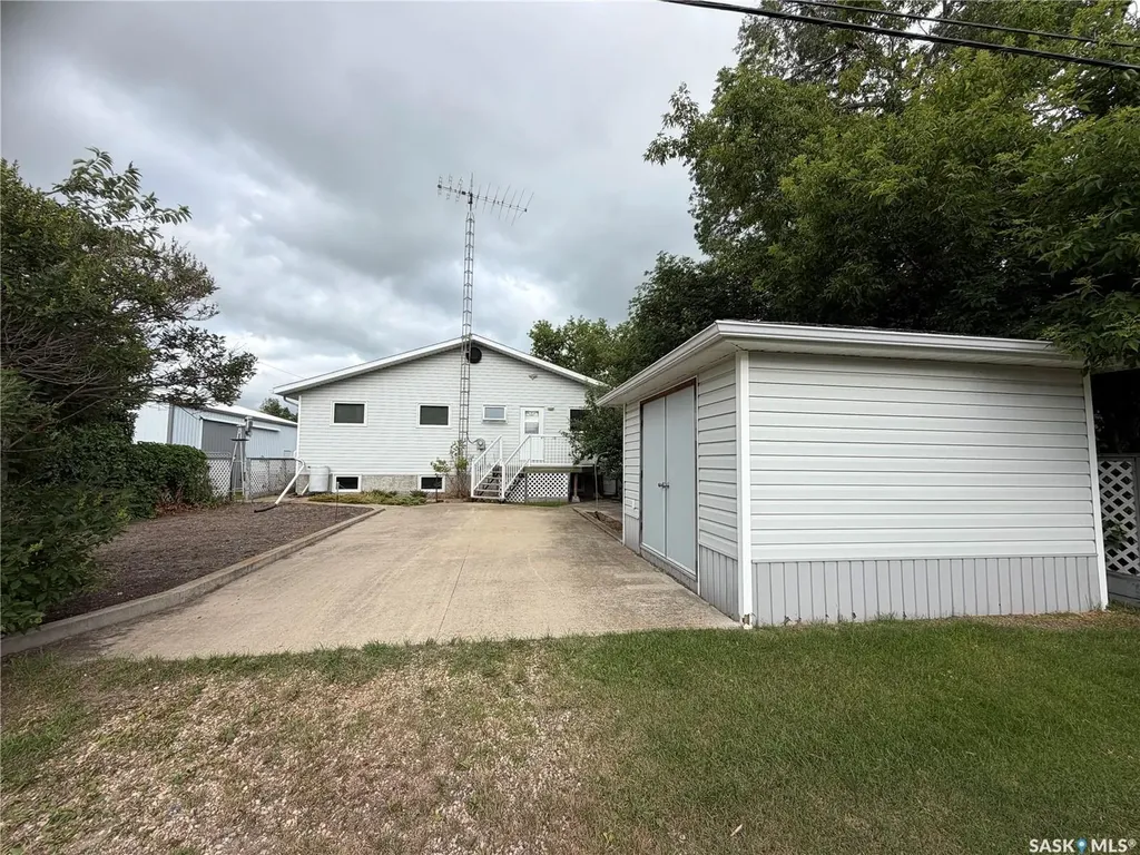 21 & 23 Wauchope Street Redvers SK S0C 2H0
