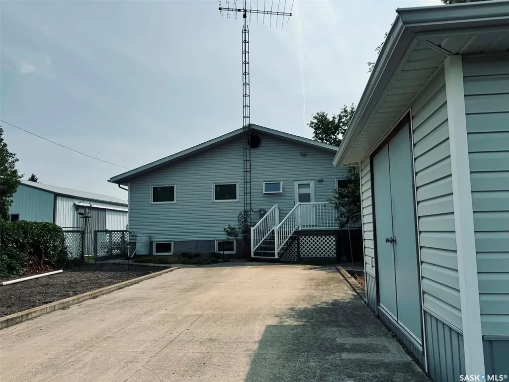 21 & 23 Wauchope Street Redvers SK S0C 2H0