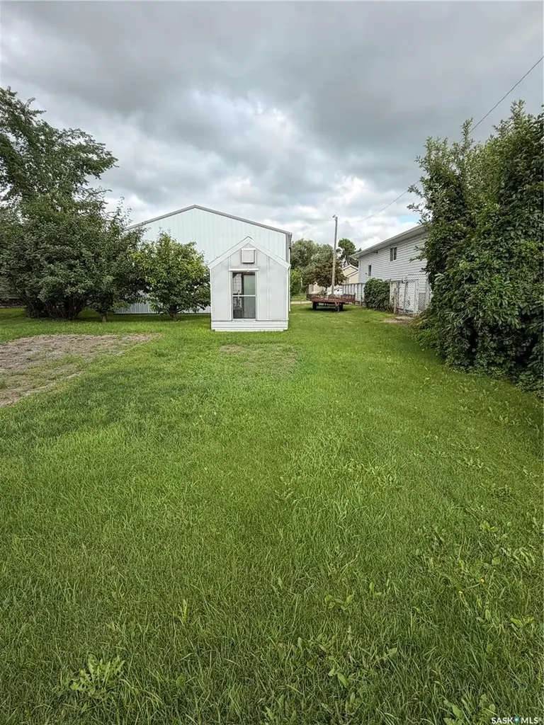 21 & 23 Wauchope Street Redvers SK S0C 2H0