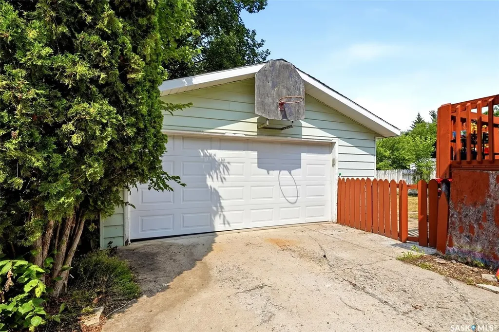 47 Symons Place Regina SK S4X 1M7