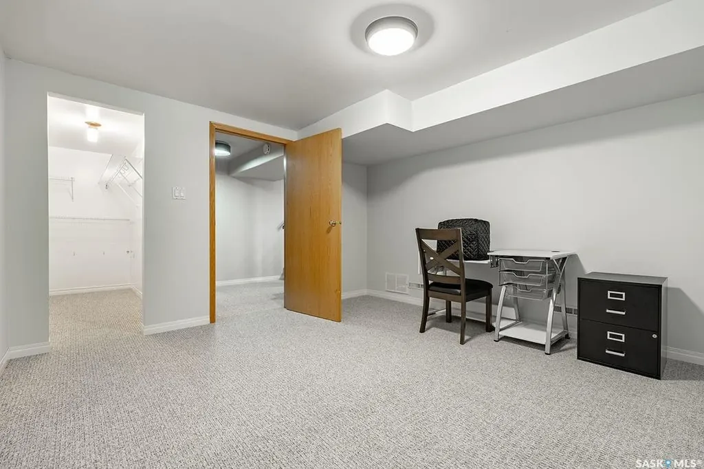 1606 Argyle Avenue Saskatoon SK S7H 2W7