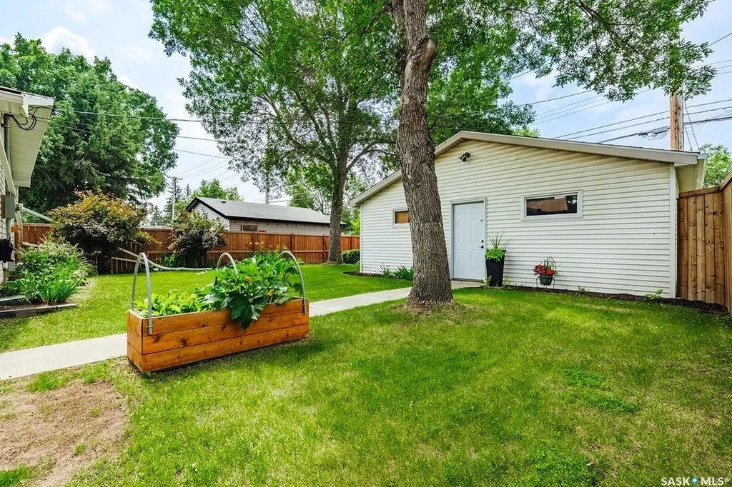 1606 Argyle Avenue Saskatoon SK S7H 2W7