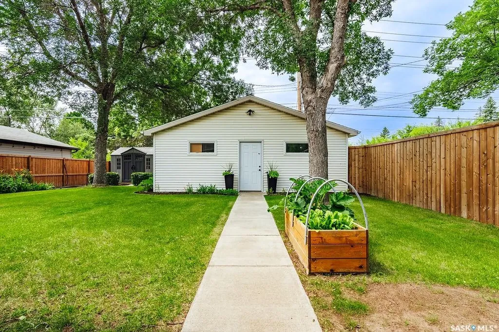 1606 Argyle Avenue Saskatoon SK S7H 2W7