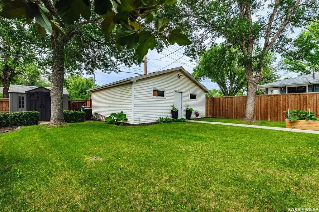 1606 Argyle Avenue Saskatoon SK S7H 2W7