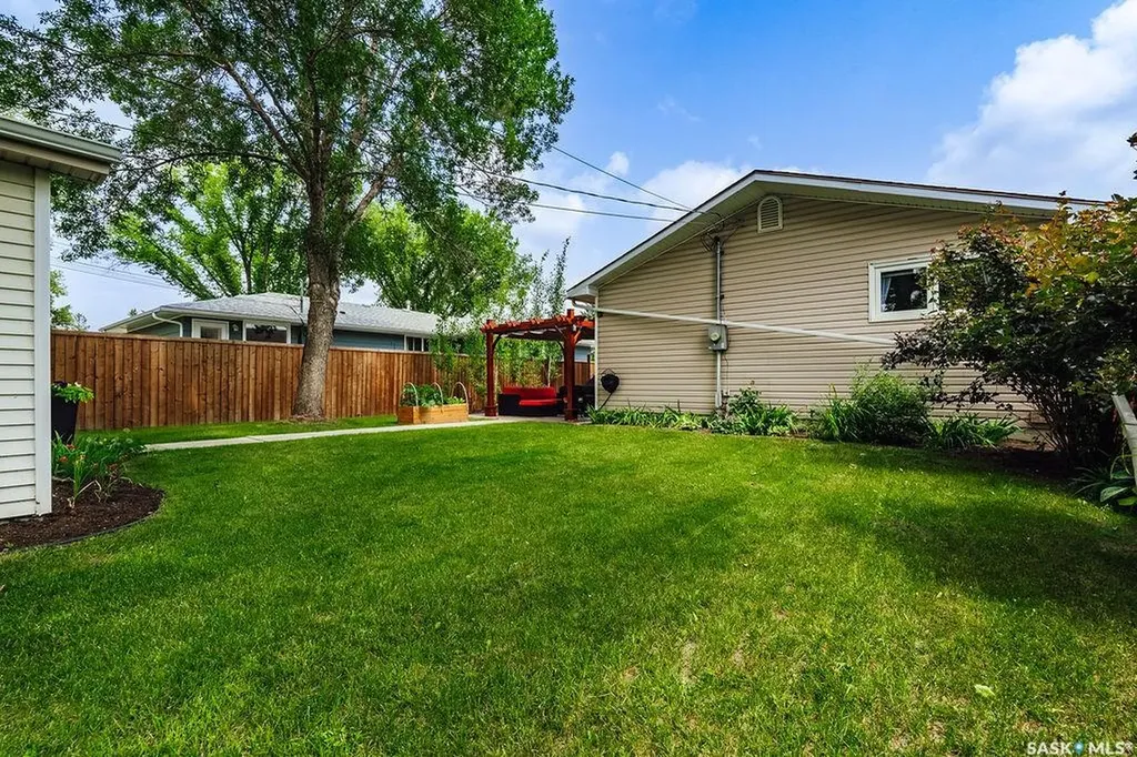 1606 Argyle Avenue Saskatoon SK S7H 2W7