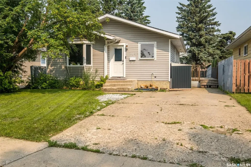 209 Macdowall Crescent Prince Albert SK S6V 6N4
