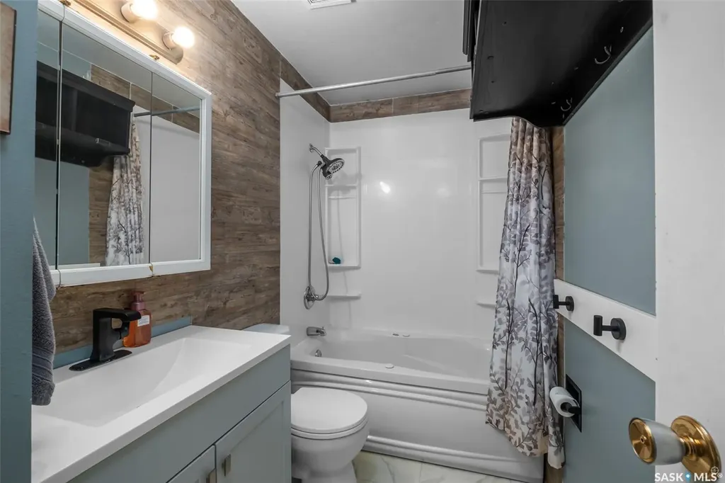 209 Macdowall Crescent Prince Albert SK S6V 6N4