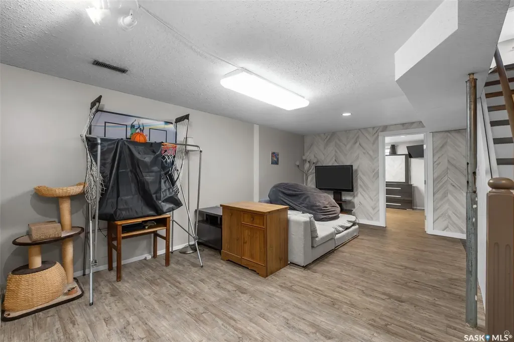 209 Macdowall Crescent Prince Albert SK S6V 6N4