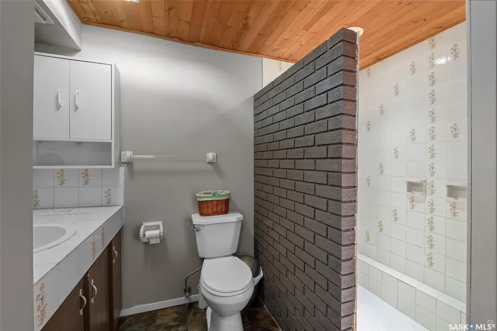 209 Macdowall Crescent Prince Albert SK S6V 6N4
