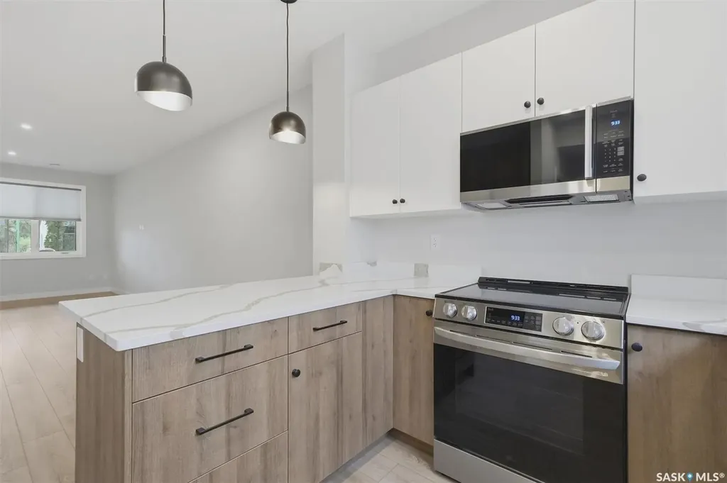 1118 9th Street E Saskatoon SK S7H 0N4