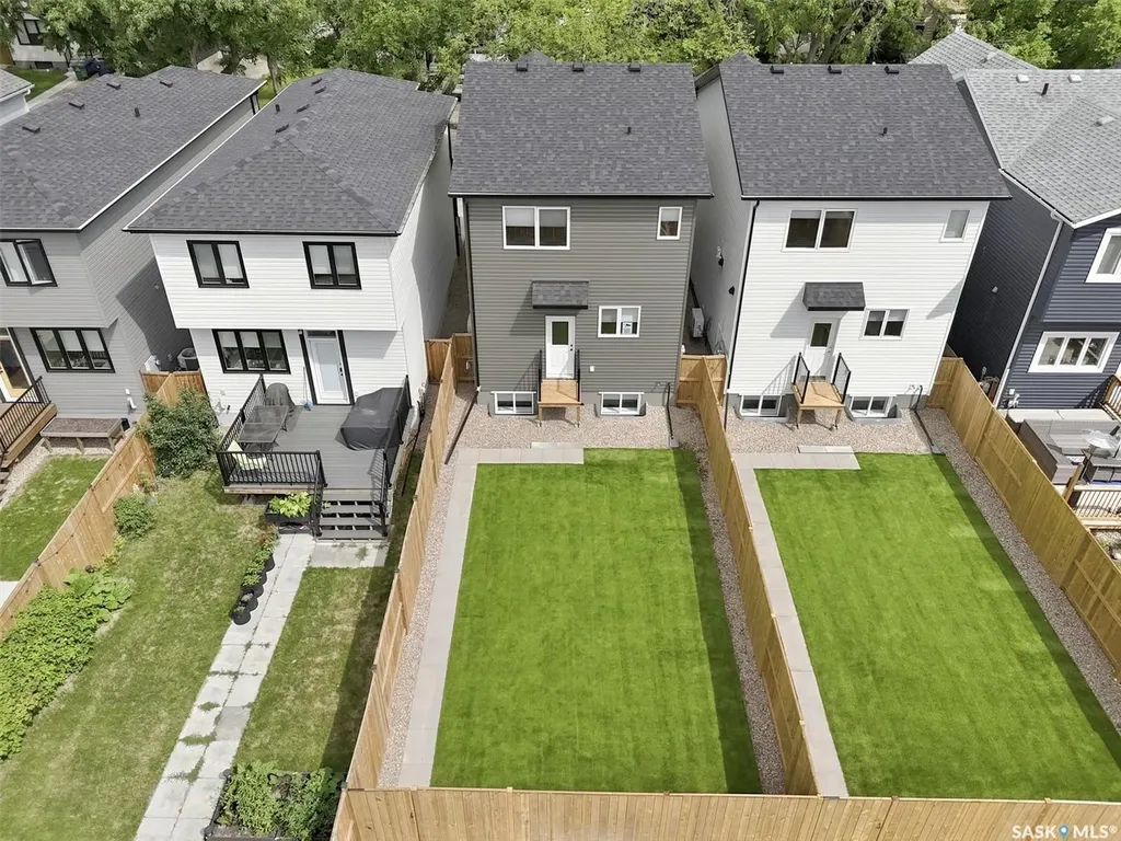 1118 9th Street E Saskatoon SK S7H 0N4