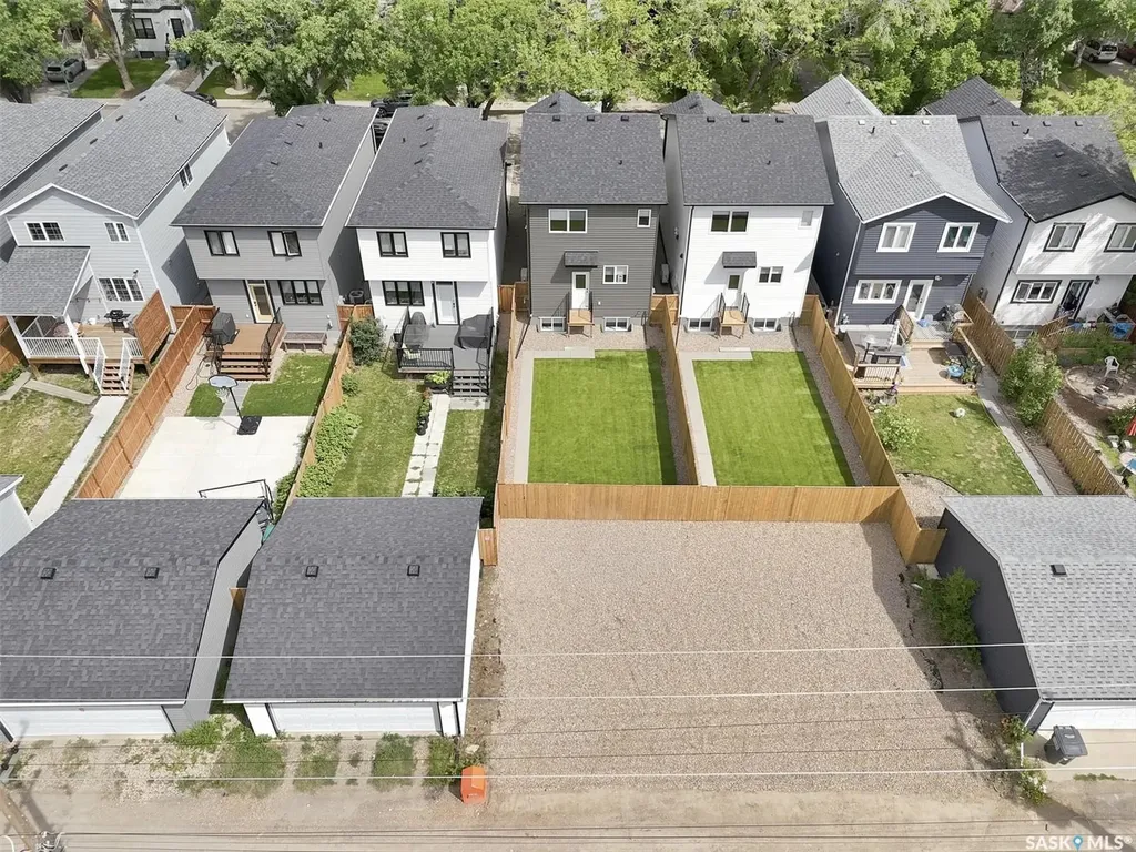 1118 9th Street E Saskatoon SK S7H 0N4