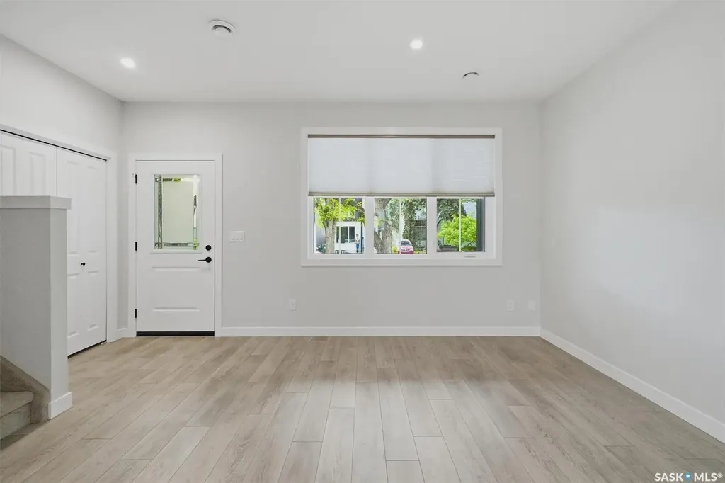 1118 9th Street E Saskatoon SK S7H 0N4