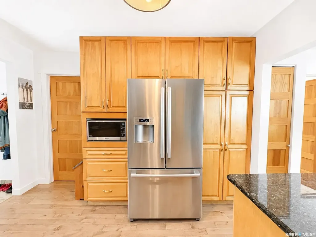 924 Weldon Avenue Saskatoon SK S7M 2V6