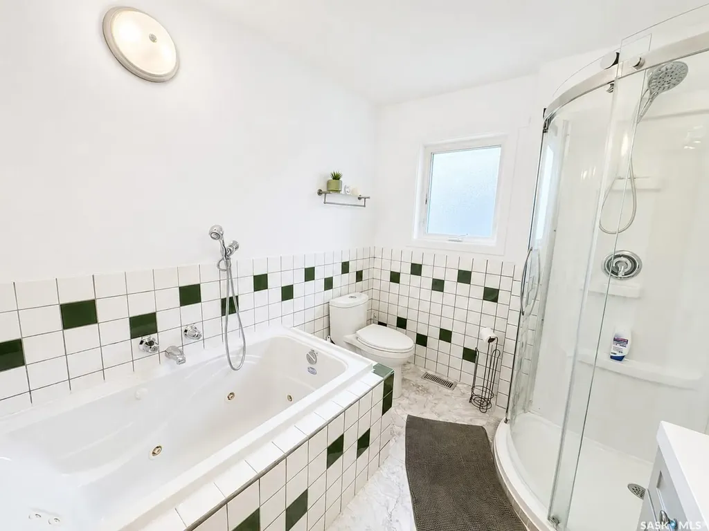 924 Weldon Avenue Saskatoon SK S7M 2V6