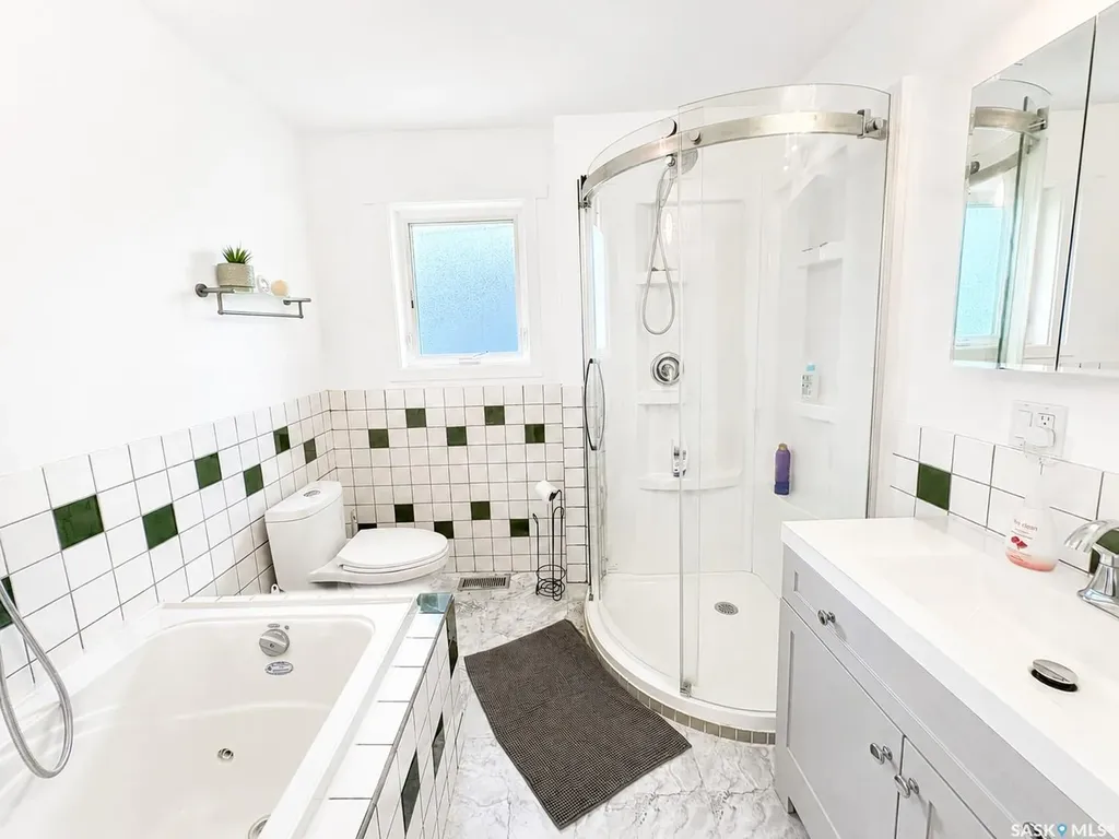 924 Weldon Avenue Saskatoon SK S7M 2V6