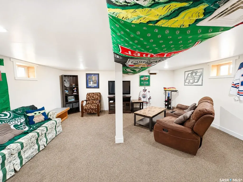 924 Weldon Avenue Saskatoon SK S7M 2V6