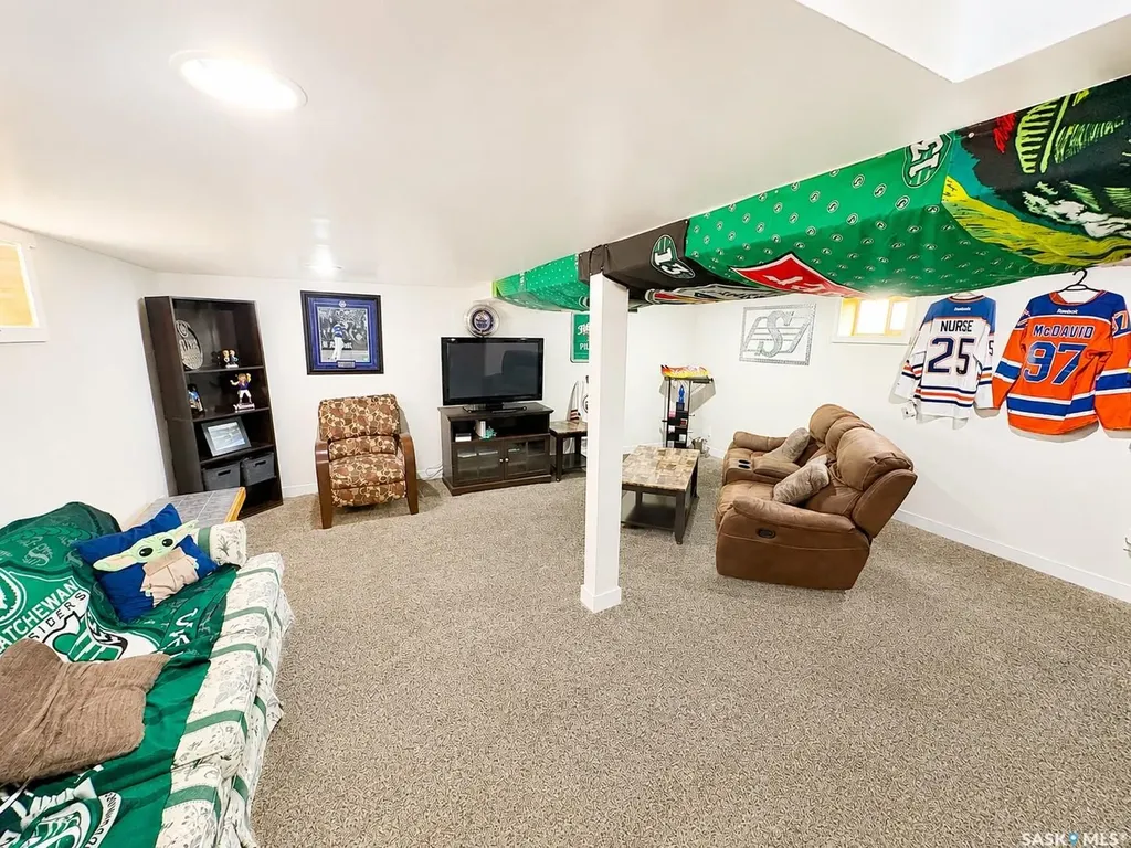 924 Weldon Avenue Saskatoon SK S7M 2V6