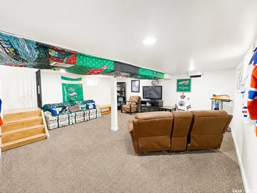 924 Weldon Avenue Saskatoon SK S7M 2V6
