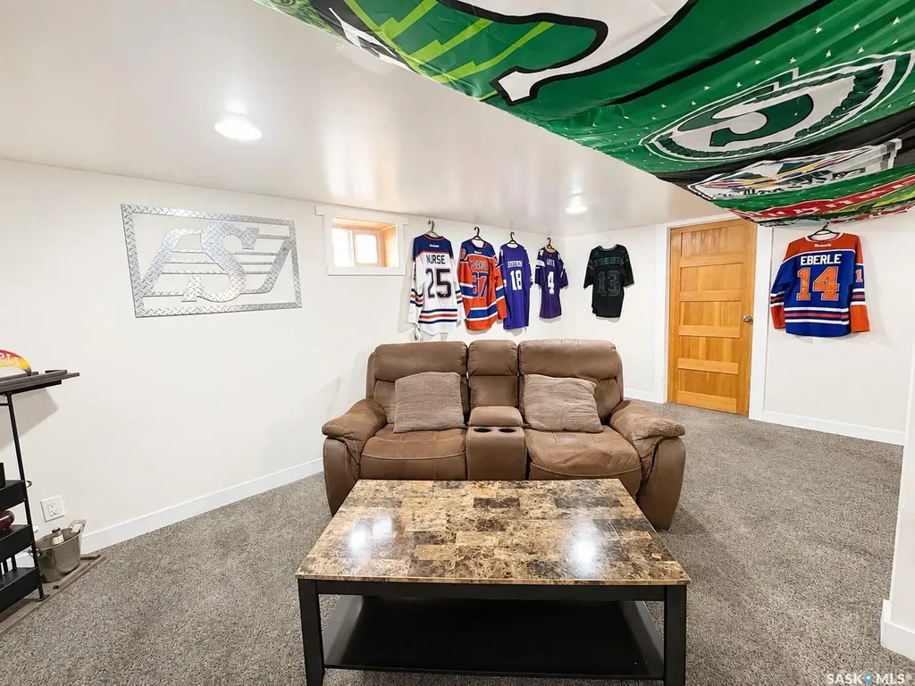 924 Weldon Avenue Saskatoon SK S7M 2V6