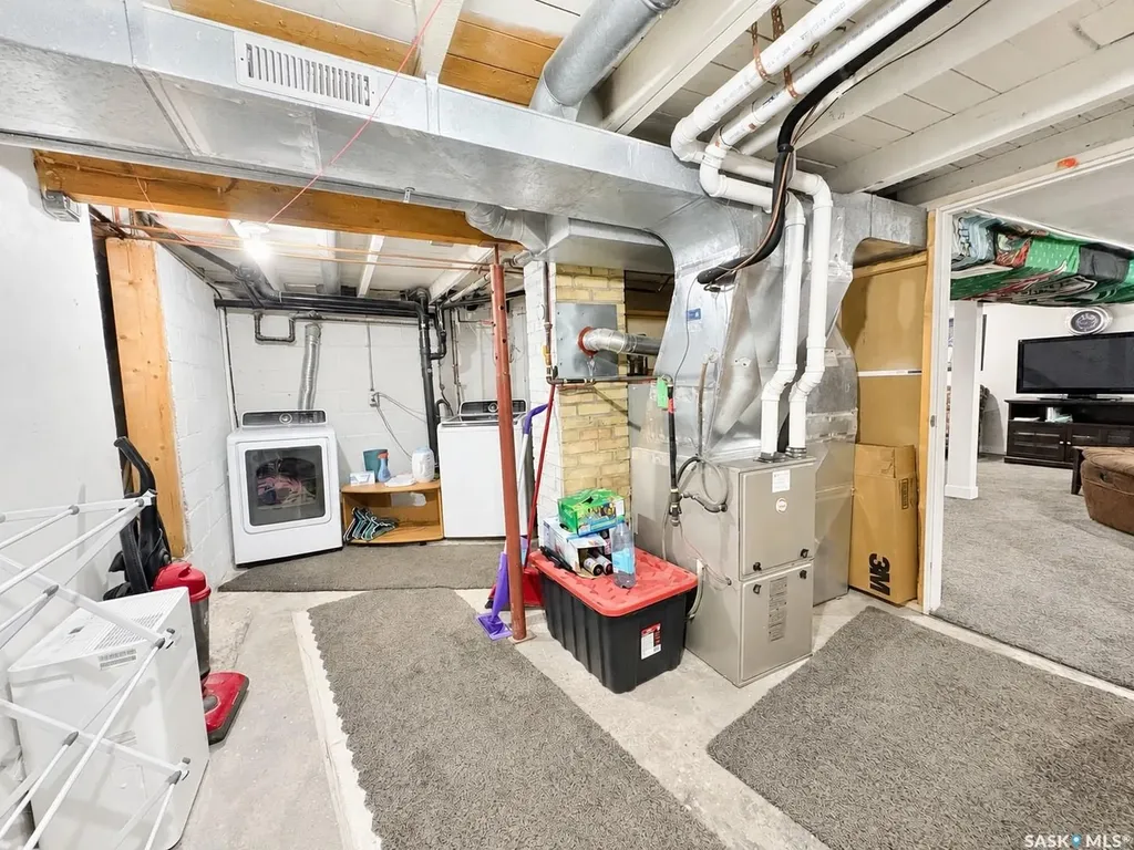 924 Weldon Avenue Saskatoon SK S7M 2V6