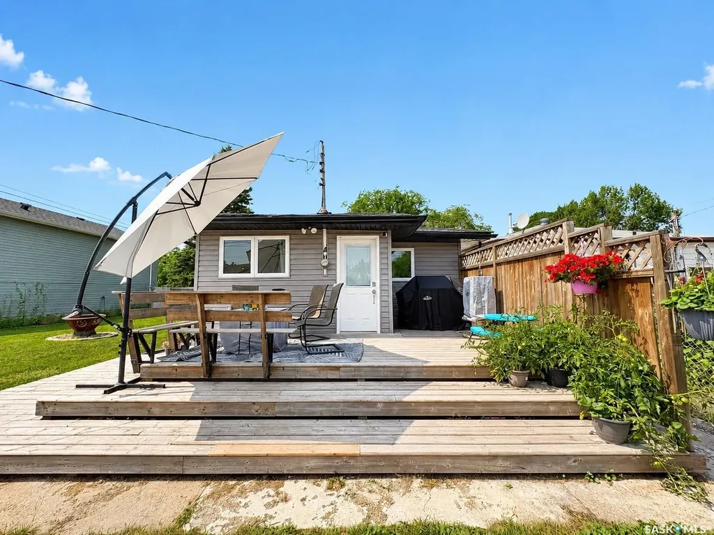 924 Weldon Avenue Saskatoon SK S7M 2V6