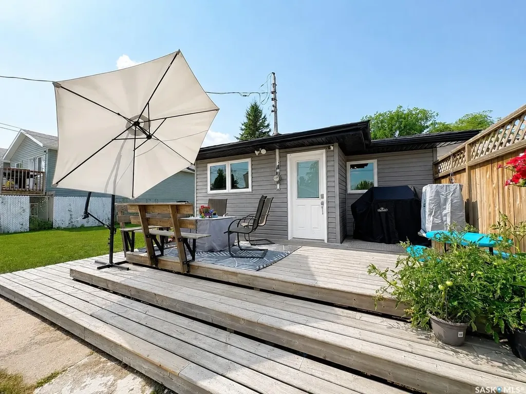 924 Weldon Avenue Saskatoon SK S7M 2V6