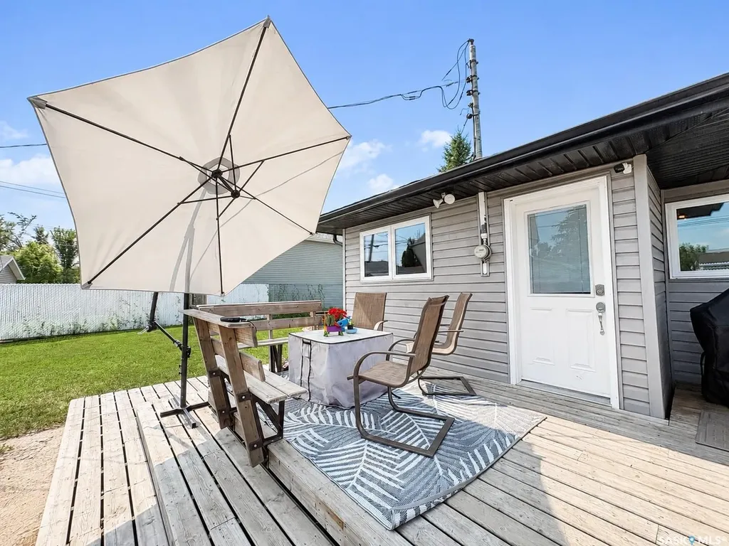 924 Weldon Avenue Saskatoon SK S7M 2V6