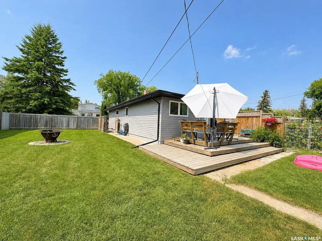 924 Weldon Avenue Saskatoon SK S7M 2V6