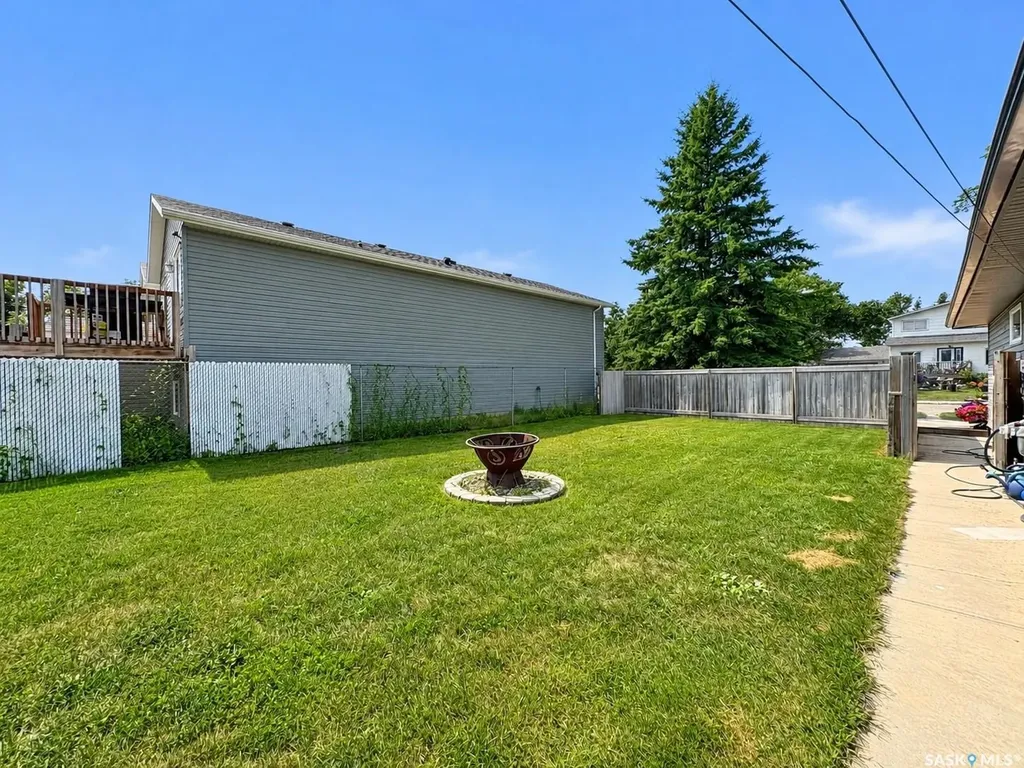924 Weldon Avenue Saskatoon SK S7M 2V6