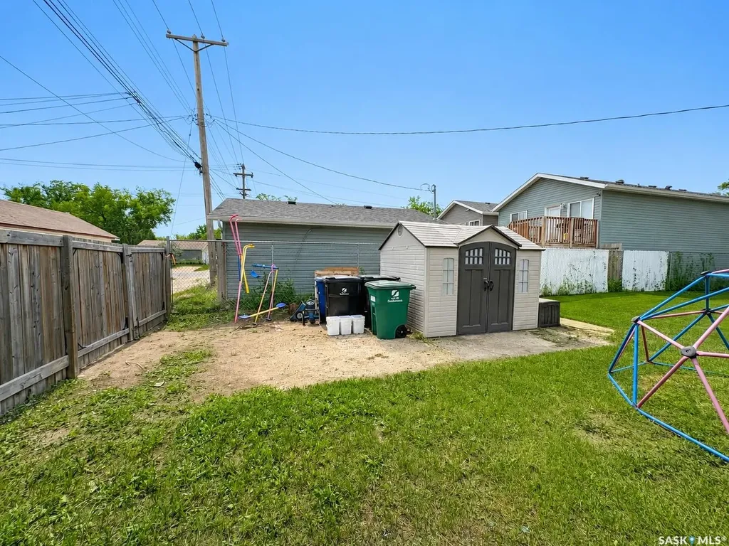 924 Weldon Avenue Saskatoon SK S7M 2V6