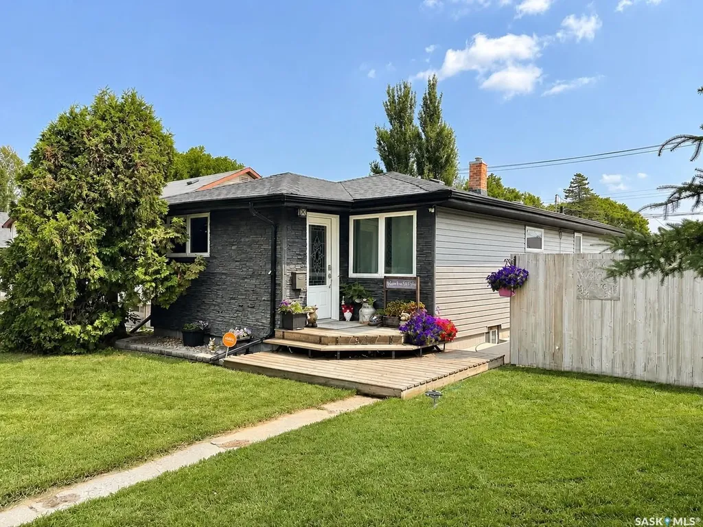 924 Weldon Avenue Saskatoon SK S7M 2V6