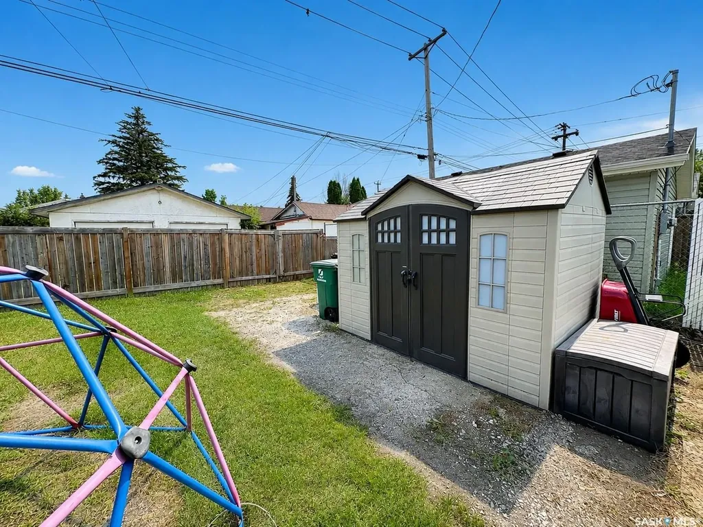 924 Weldon Avenue Saskatoon SK S7M 2V6
