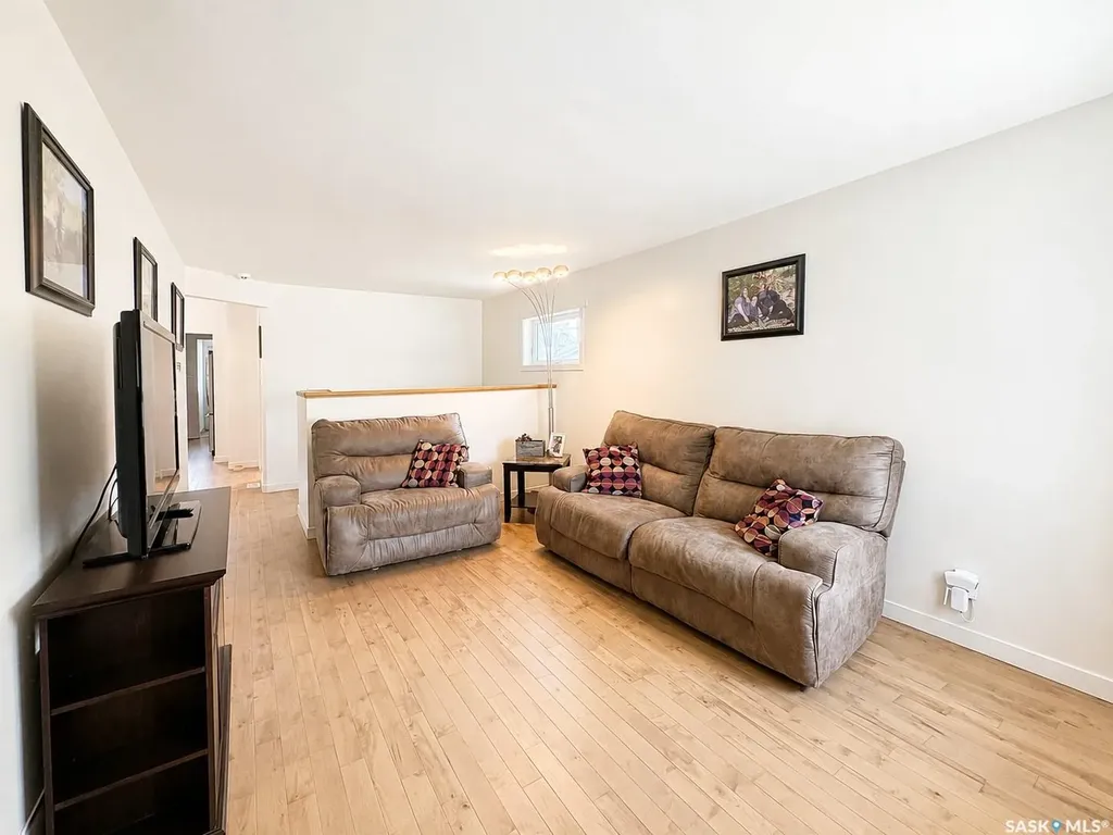 924 Weldon Avenue Saskatoon SK S7M 2V6