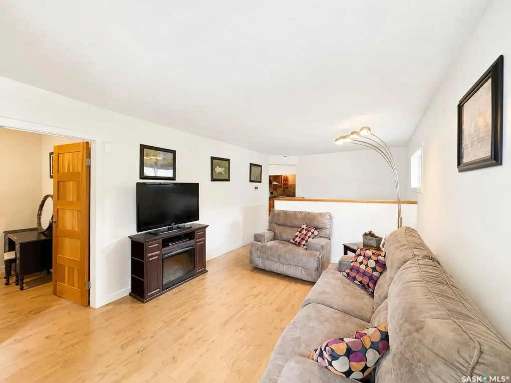 924 Weldon Avenue Saskatoon SK S7M 2V6