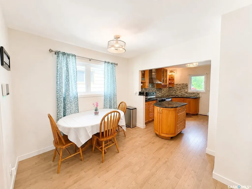 924 Weldon Avenue Saskatoon SK S7M 2V6