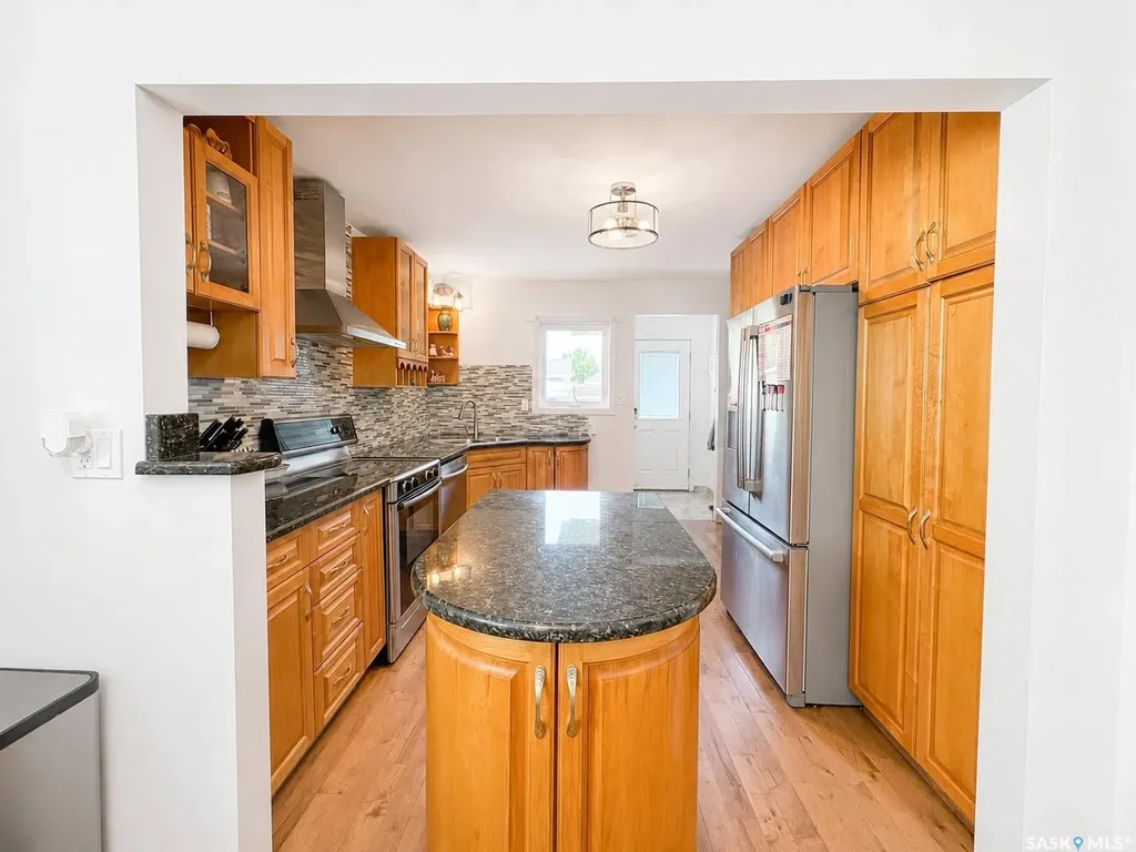 924 Weldon Avenue Saskatoon SK S7M 2V6