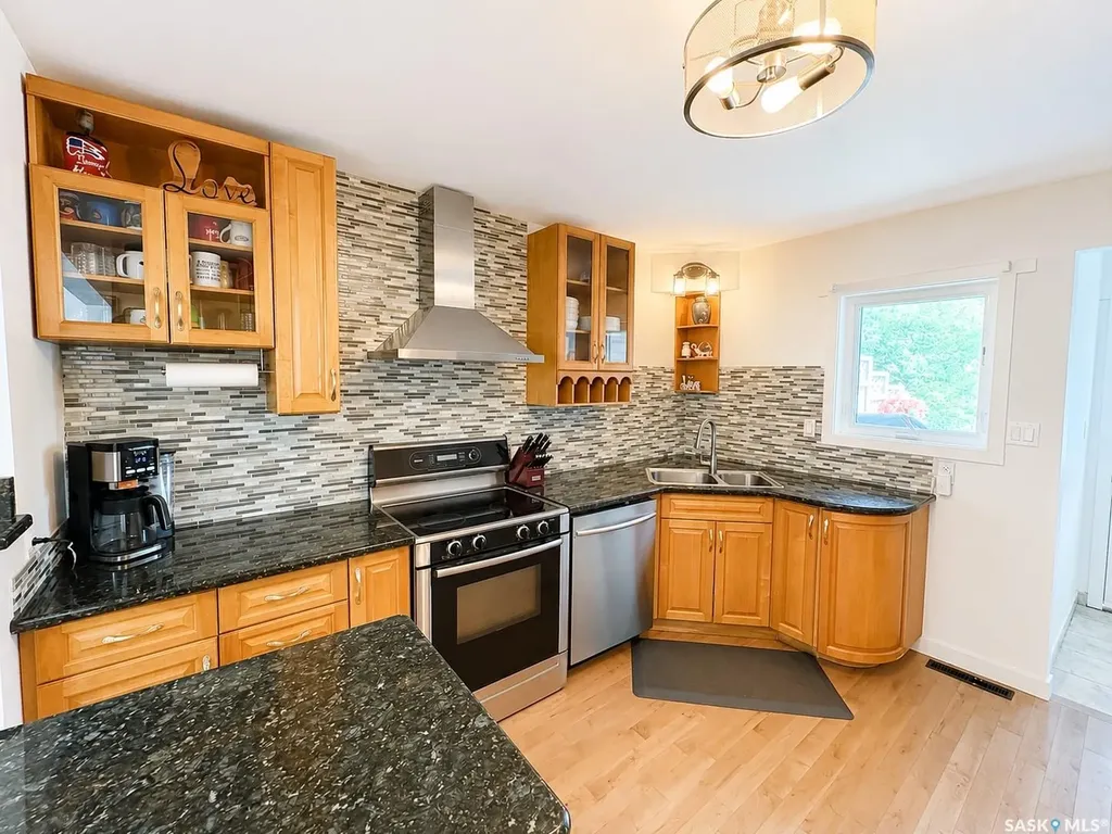 924 Weldon Avenue Saskatoon SK S7M 2V6