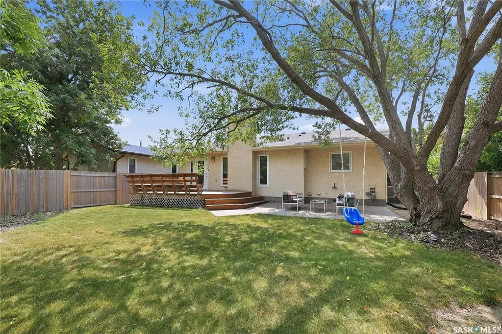 2206 Assiniboine Avenue E Regina SK S4V 2E8