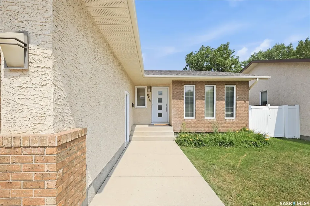 2206 Assiniboine Avenue E Regina SK S4V 2E8
