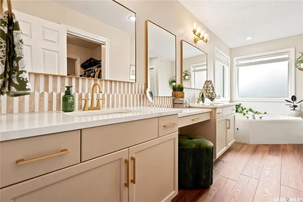 8607 Wascana Gardens Lane Regina SK S4V 1G1