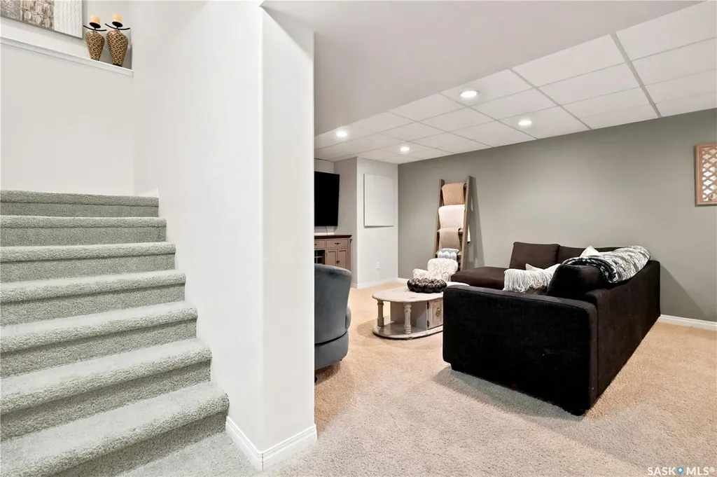 8607 Wascana Gardens Lane Regina SK S4V 1G1