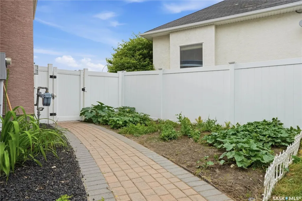 8607 Wascana Gardens Lane Regina SK S4V 1G1