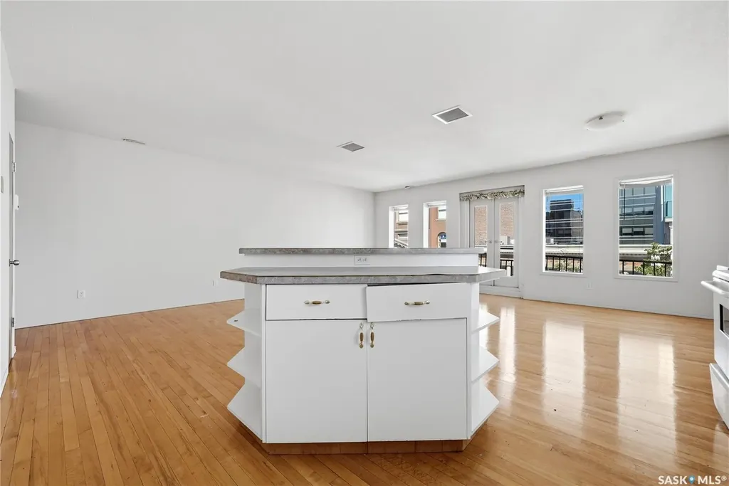1836 Scarth Street Regina SK S4P 2G3