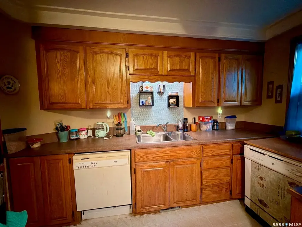 2341 Elphinstone Street Regina SK S4T 3P2