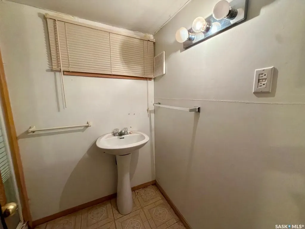 2341 Elphinstone Street Regina SK S4T 3P2