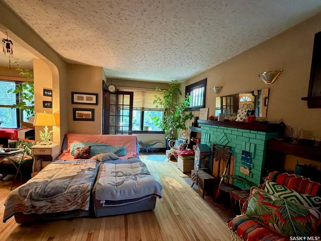 2341 Elphinstone Street Regina SK S4T 3P2