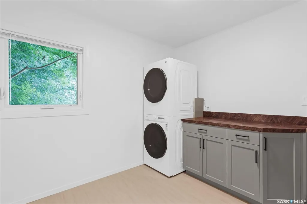 208 Edwards Street Strasbourg SK S0G 4V0